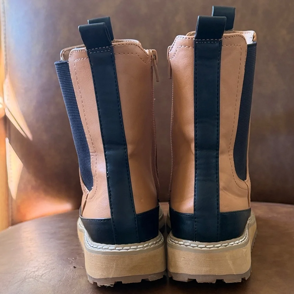 Tan and Black Women’s Chelsea Zip-Front Boots. Size 8.5 - Picture 6 of 8